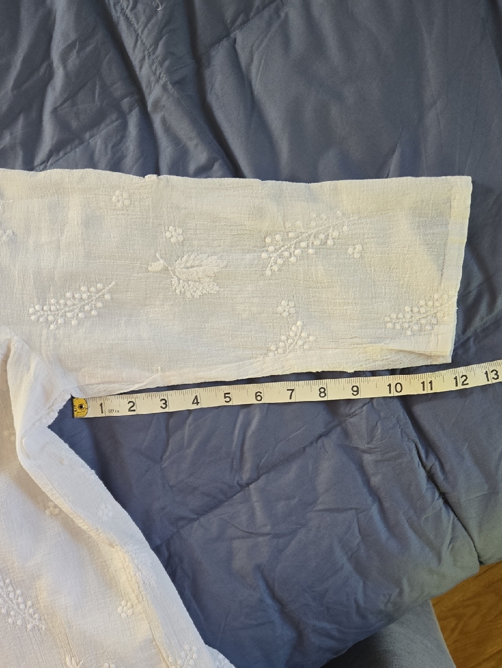 Like New - Royal Robbins Embroidered Blouse White Size Medium. Beautiful! - Picture 8 of 10
